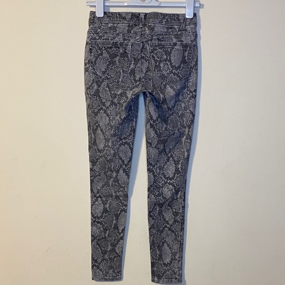 Wit & Wisdom Denim - Wit & Wisdom Gray Snake Print Women Jeans Size 00